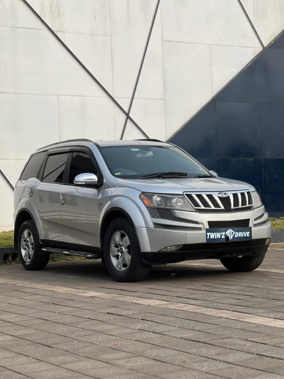 MAHINDRA XUV 500