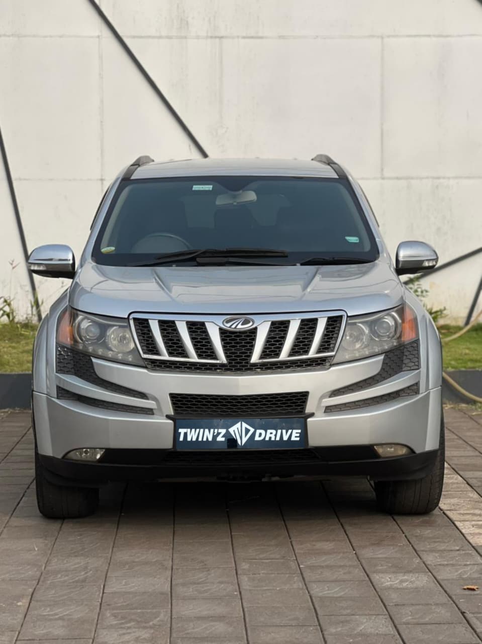 MAHINDRA XUV 500